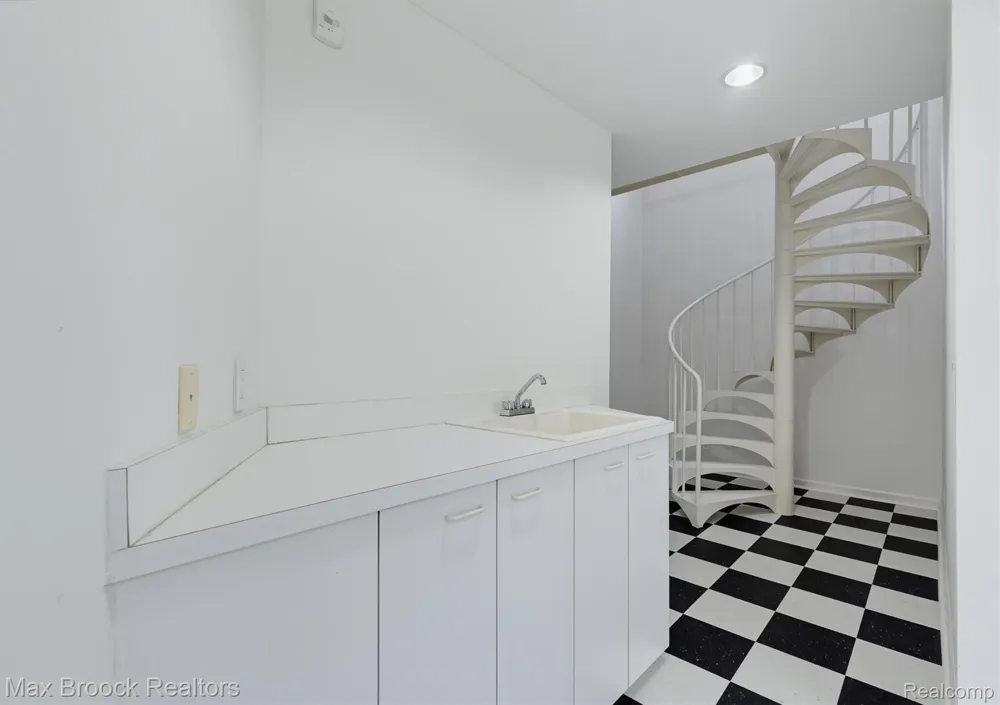 25850 Romany Way Franklin Village, MI 48025