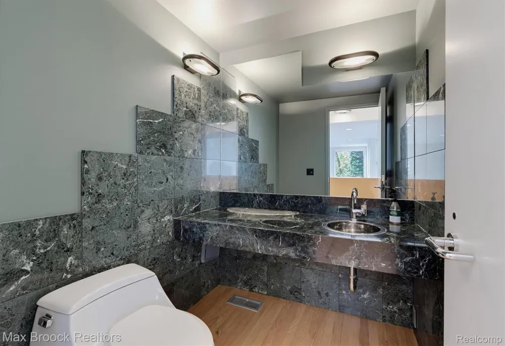25850 Romany Way Franklin Village, MI 48025