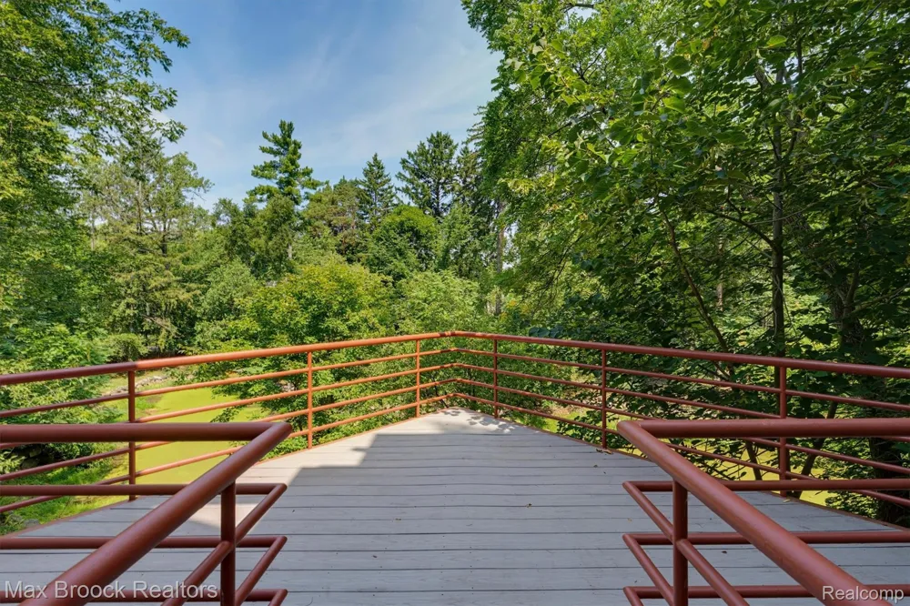 25850 Romany Way Franklin Village, MI 48025
