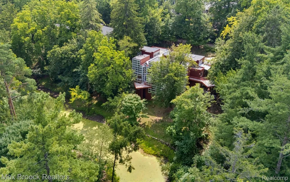 25850 Romany Way Franklin Village, MI 48025