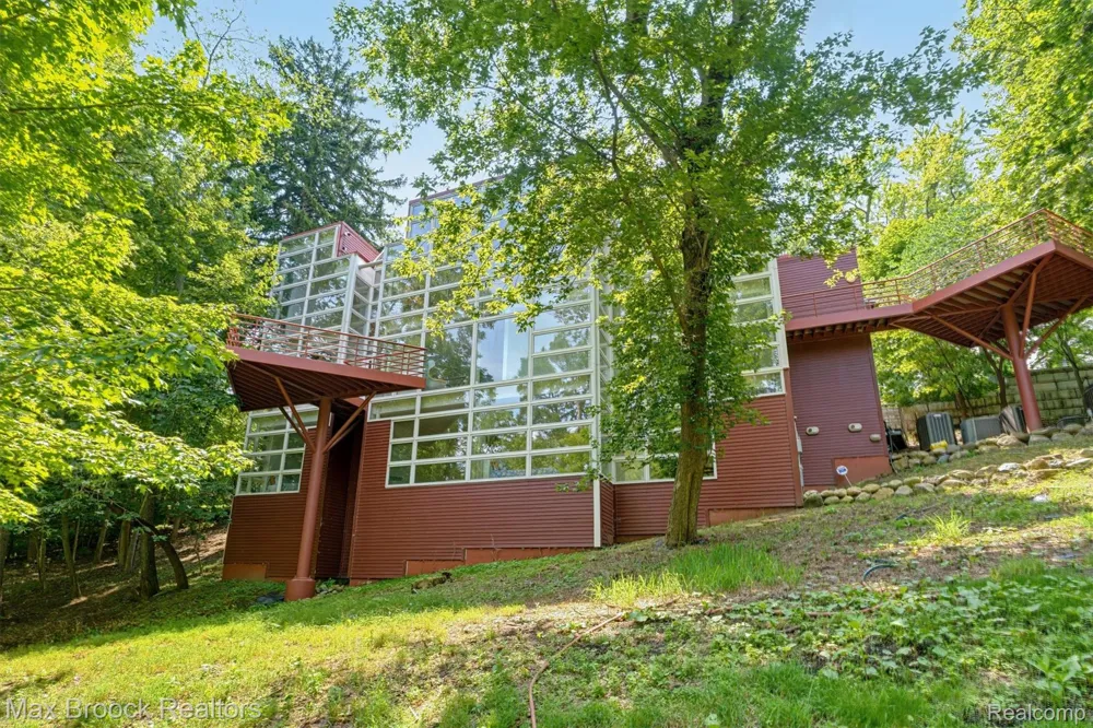 25850 Romany Way Franklin Village, MI 48025