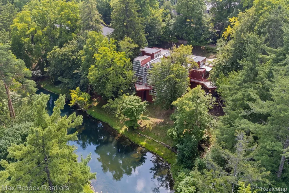 25850 Romany Way Franklin Village, MI 48025