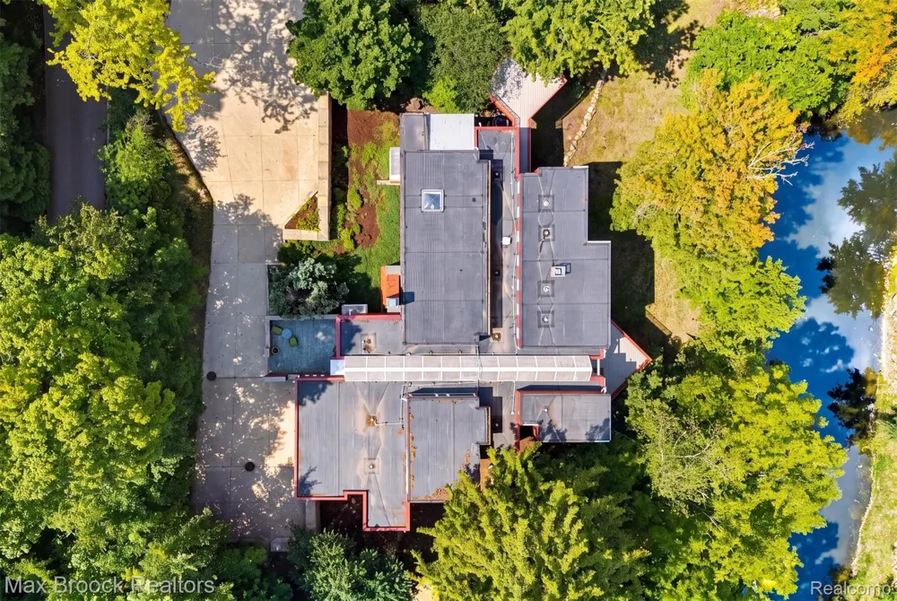 25850 Romany Way Franklin Village, MI 48025