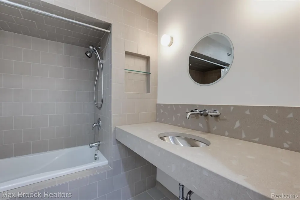 25850 Romany Way Franklin Village, MI 48025