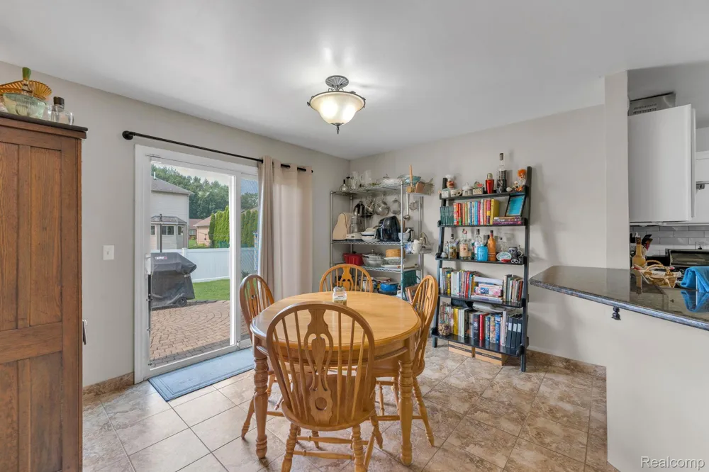 20104 Candace Drive Rockwood City, MI 48173