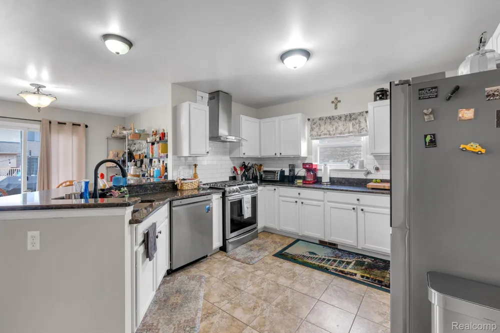 20104 Candace Drive Rockwood City, MI 48173