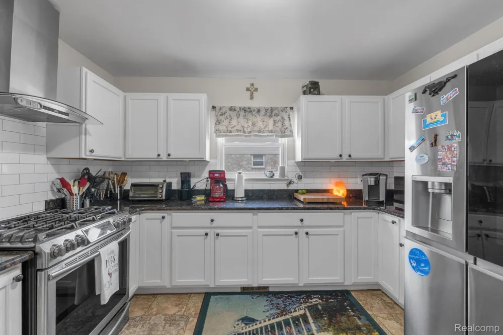 20104 Candace Drive Rockwood City, MI 48173