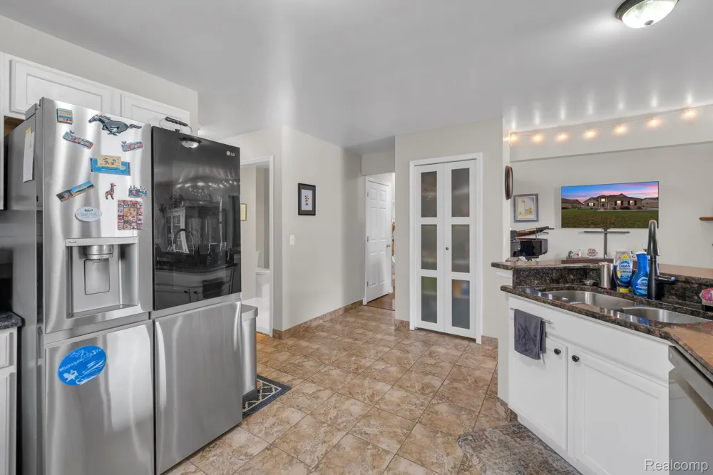 20104 Candace Drive Rockwood City, MI 48173