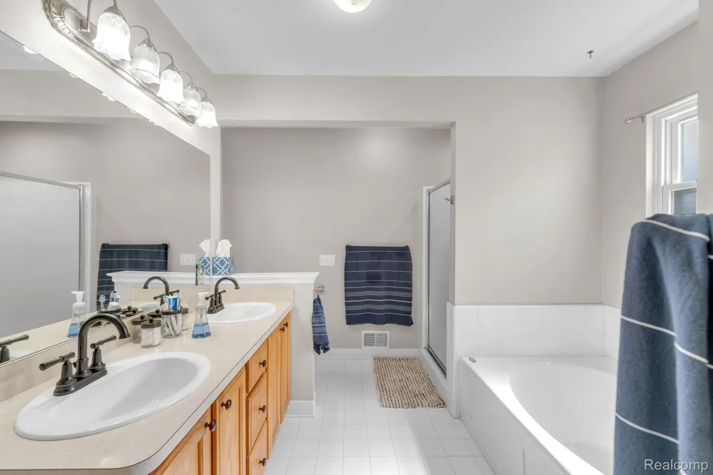 20104 Candace Drive Rockwood City, MI 48173