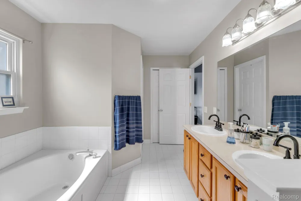 20104 Candace Drive Rockwood City, MI 48173