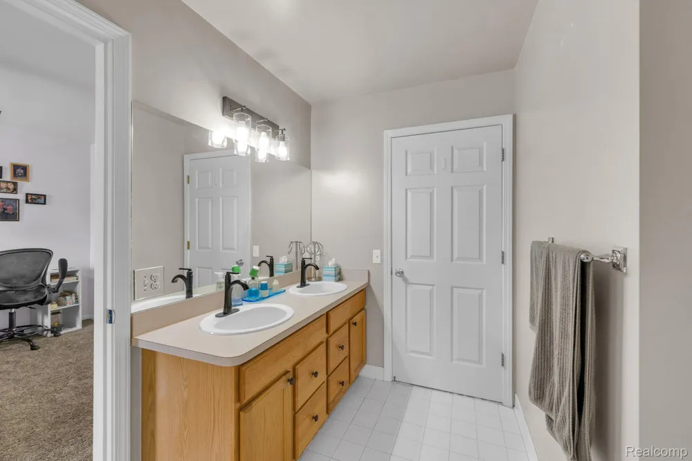 20104 Candace Drive Rockwood City, MI 48173