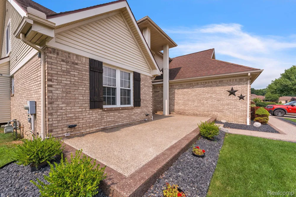 20104 Candace Drive Rockwood City, MI 48173