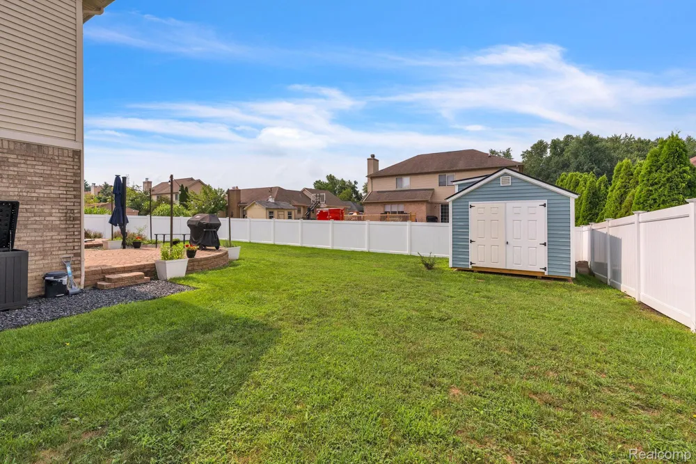20104 Candace Drive Rockwood City, MI 48173