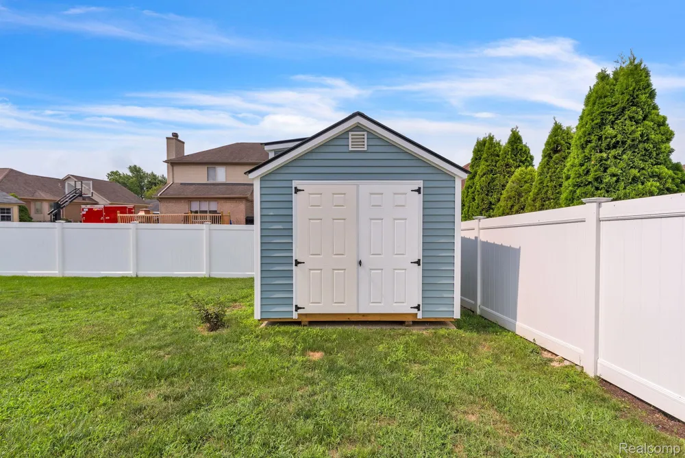 20104 Candace Drive Rockwood City, MI 48173