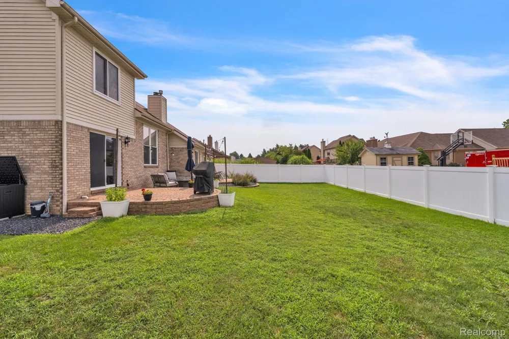 20104 Candace Drive Rockwood City, MI 48173