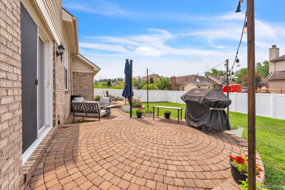 20104 Candace Drive Rockwood City, MI 48173