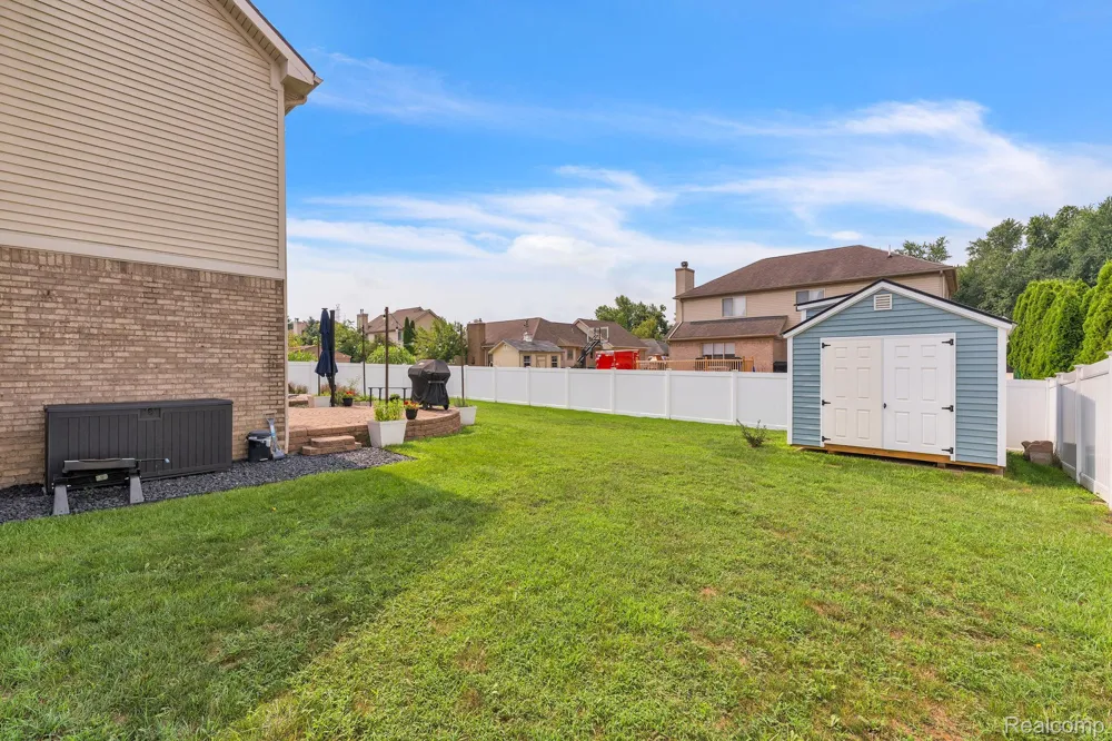 20104 Candace Drive Rockwood City, MI 48173