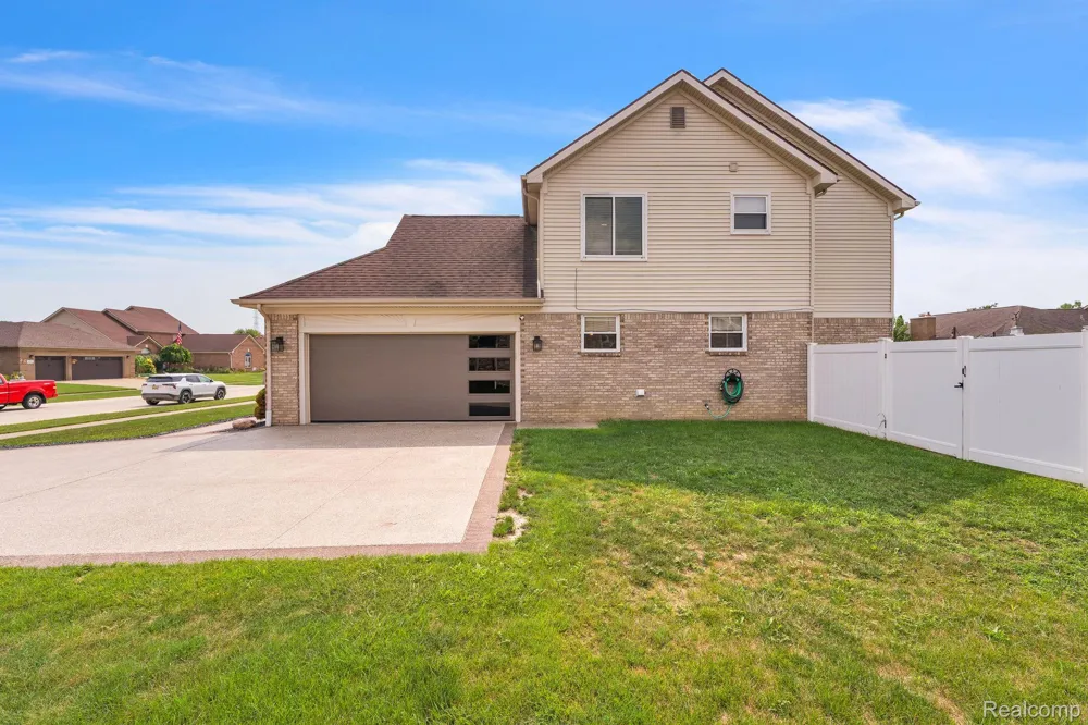 20104 Candace Drive Rockwood City, MI 48173
