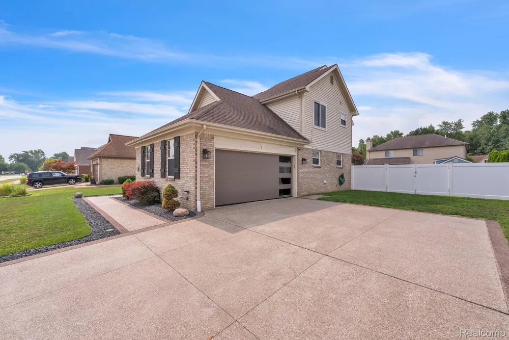 20104 Candace Drive Rockwood City, MI 48173