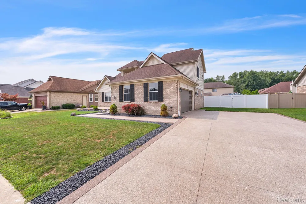 20104 Candace Drive Rockwood City, MI 48173