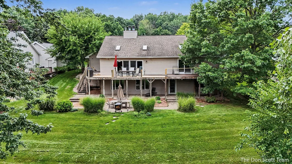 6036 Arroyo Vista Drive NE Cannon Township, MI 49341