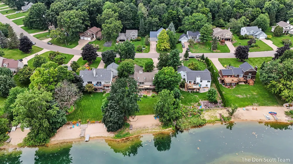 6036 Arroyo Vista Drive NE Cannon Township, MI 49341