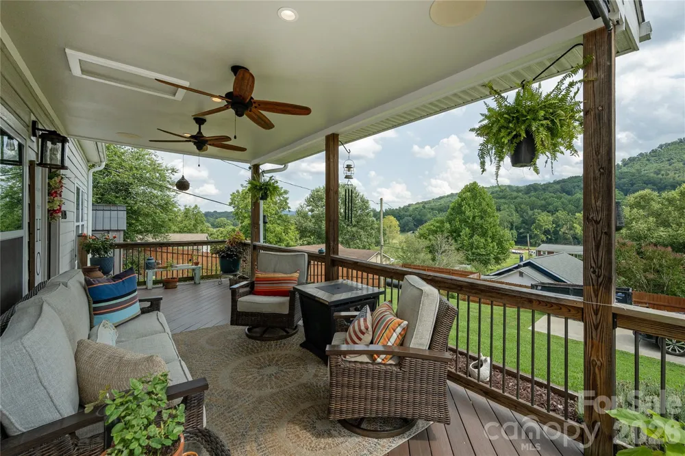 8 Blaines Way Candler, NC 28715