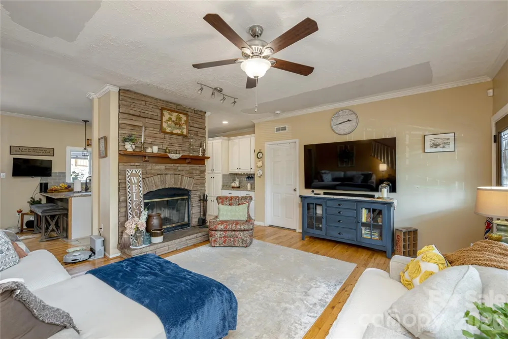 8 Blaines Way Candler, NC 28715
