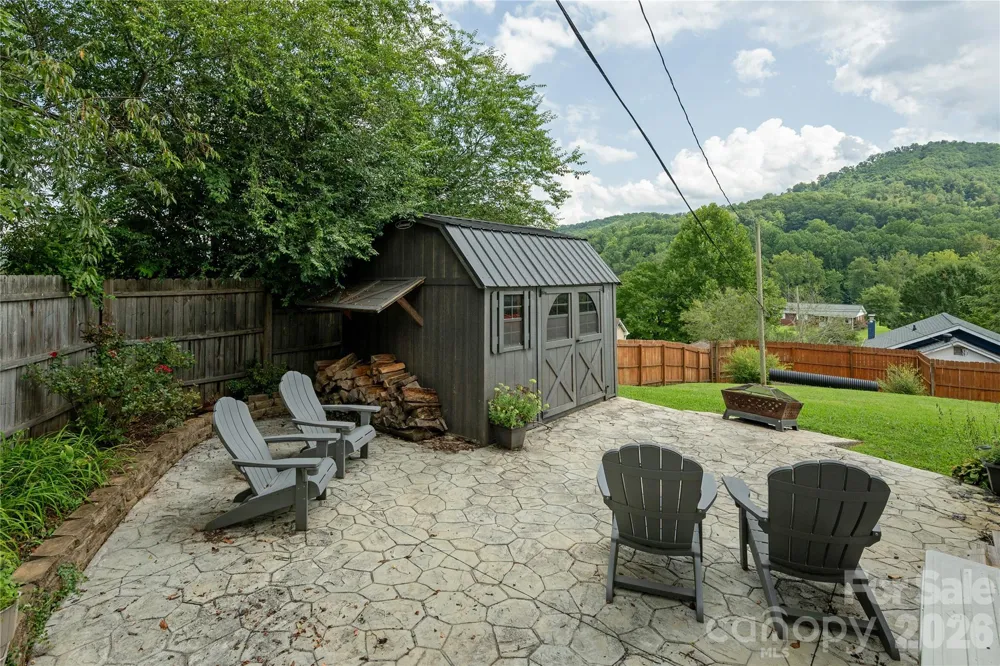 8 Blaines Way Candler, NC 28715