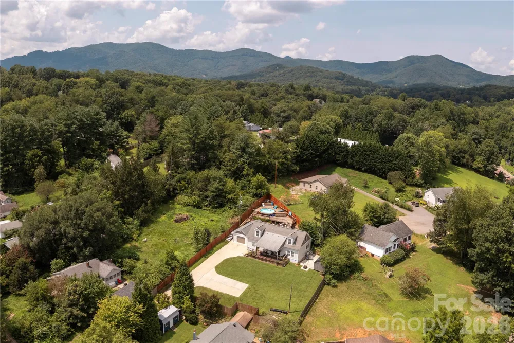 8 Blaines Way Candler, NC 28715