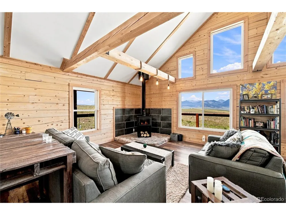 2400 Phantom Terrace Drive Westcliffe, CO 81252