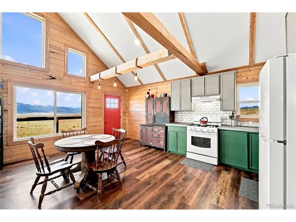 2400 Phantom Terrace Drive Westcliffe, CO 81252