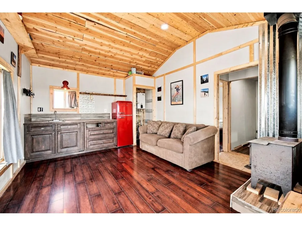 2400 Phantom Terrace Drive Westcliffe, CO 81252