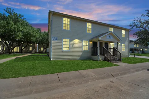 500 W Pitts Avenue #204