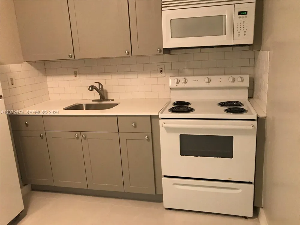 1800 NW 19th St #2 Miami, FL 33125