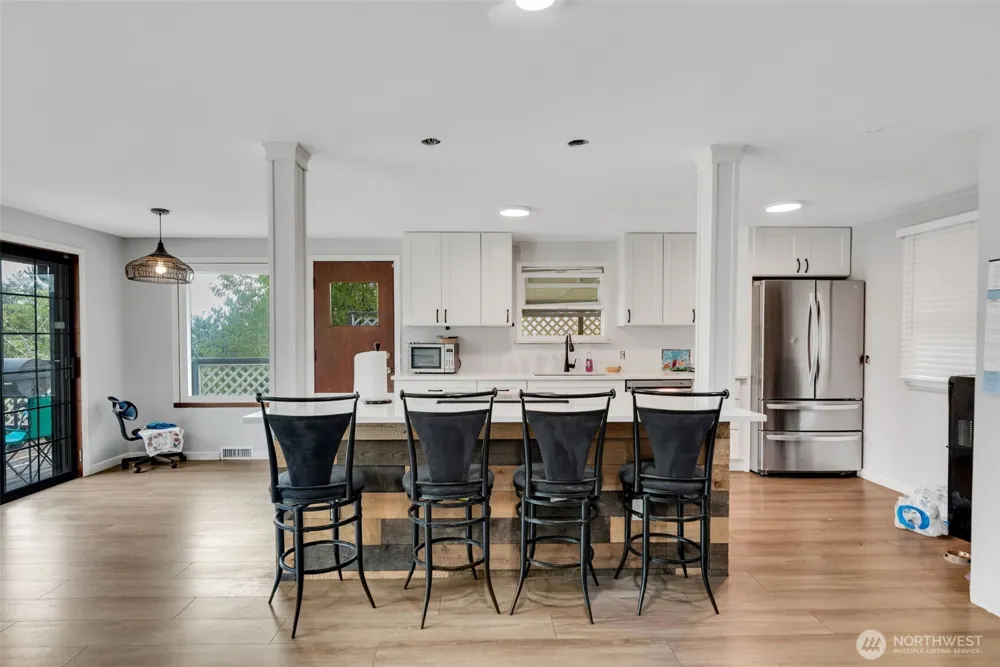 2202 S 120 STREET Burien, WA 98168