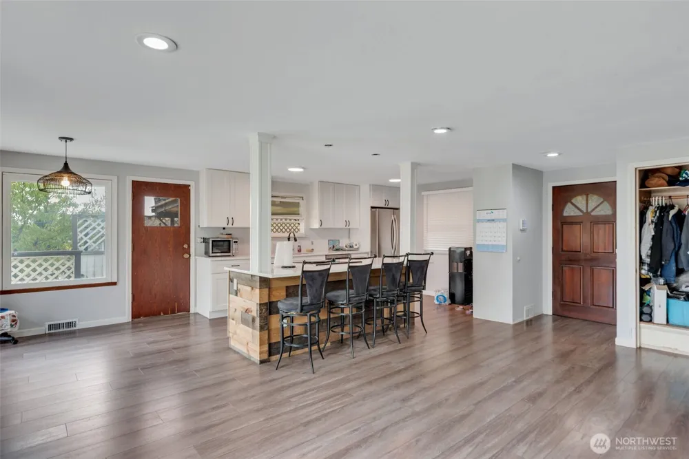 2202 S 120 STREET Burien, WA 98168