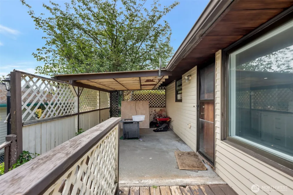 2202 S 120 STREET Burien, WA 98168