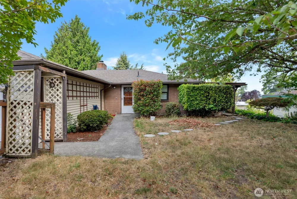 2202 S 120 STREET Burien, WA 98168