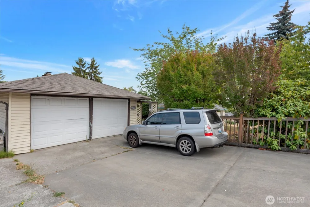 2202 S 120 STREET Burien, WA 98168