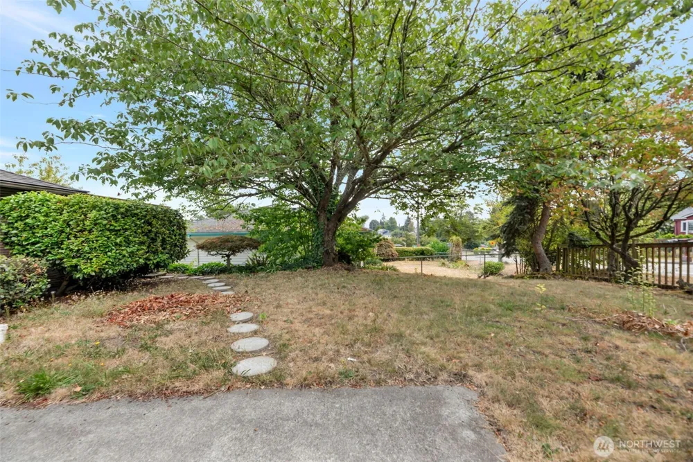 2202 S 120 STREET Burien, WA 98168