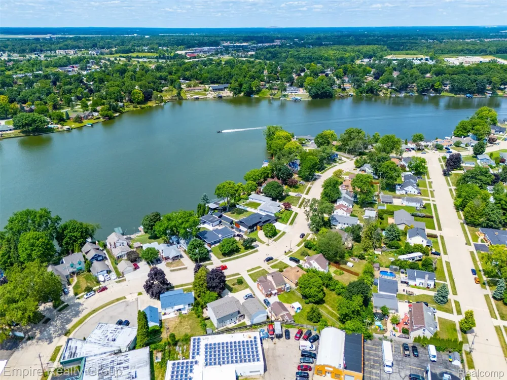 53 Potter Drive Belleville City, MI 48111