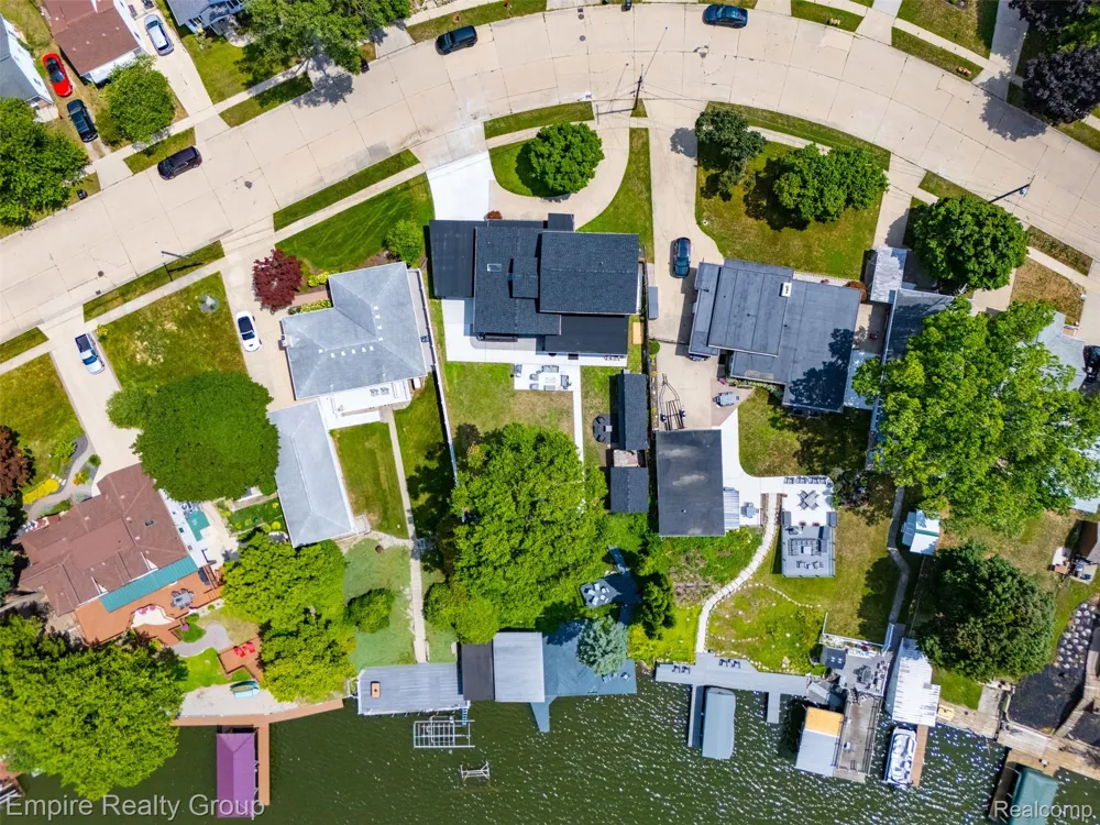 53 Potter Drive Belleville City, MI 48111
