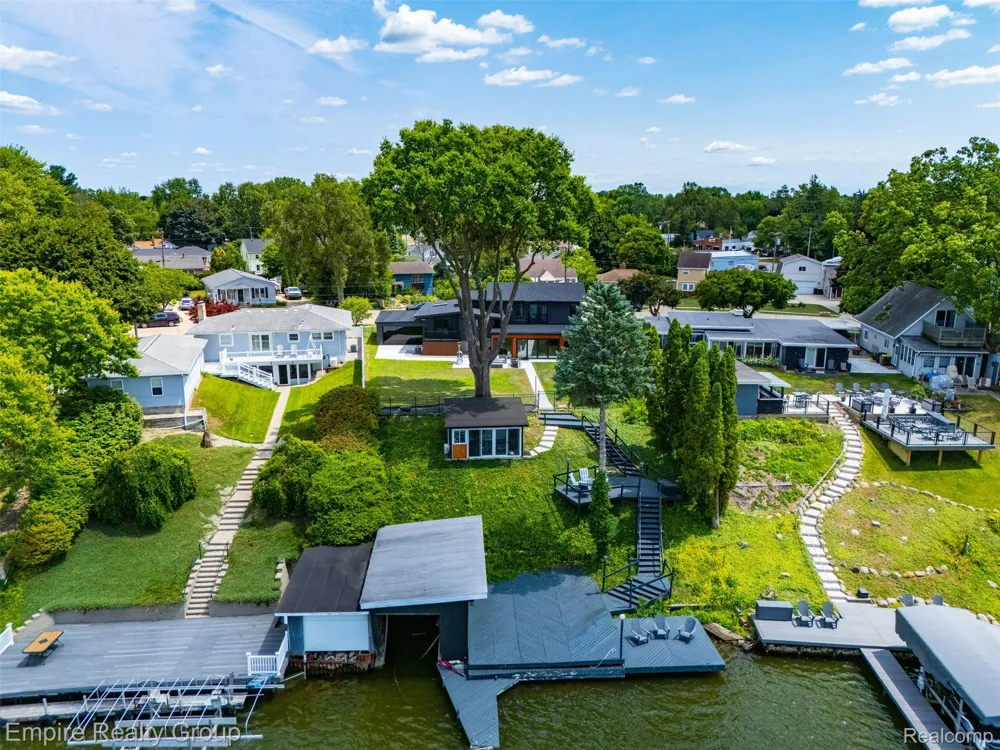 53 Potter Drive Belleville City, MI 48111