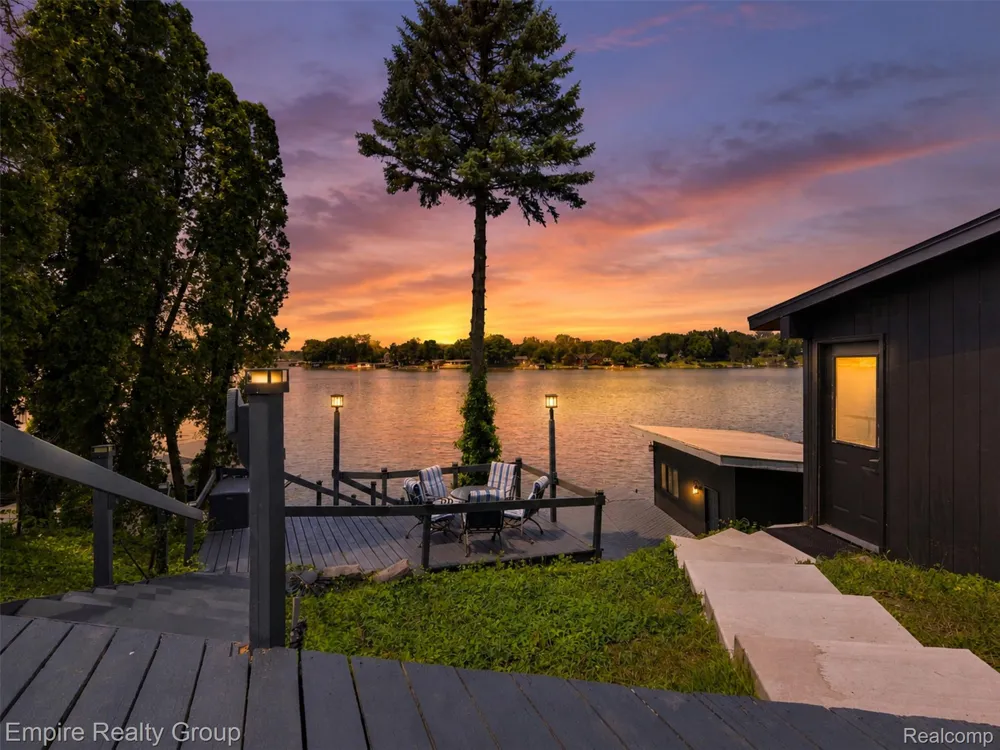 53 Potter Drive Belleville City, MI 48111