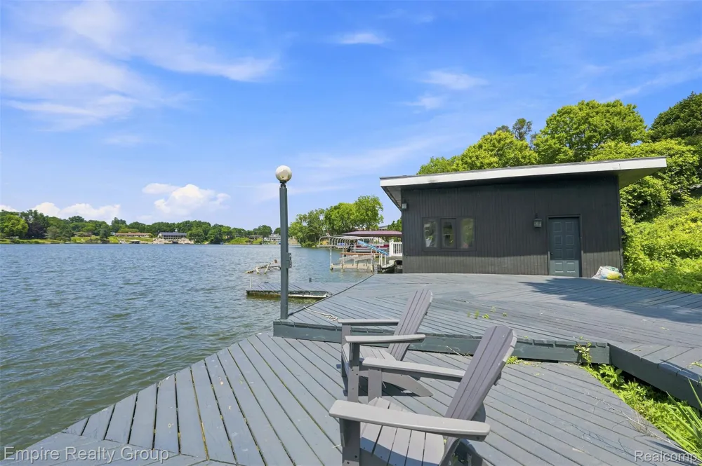 53 Potter Drive Belleville City, MI 48111