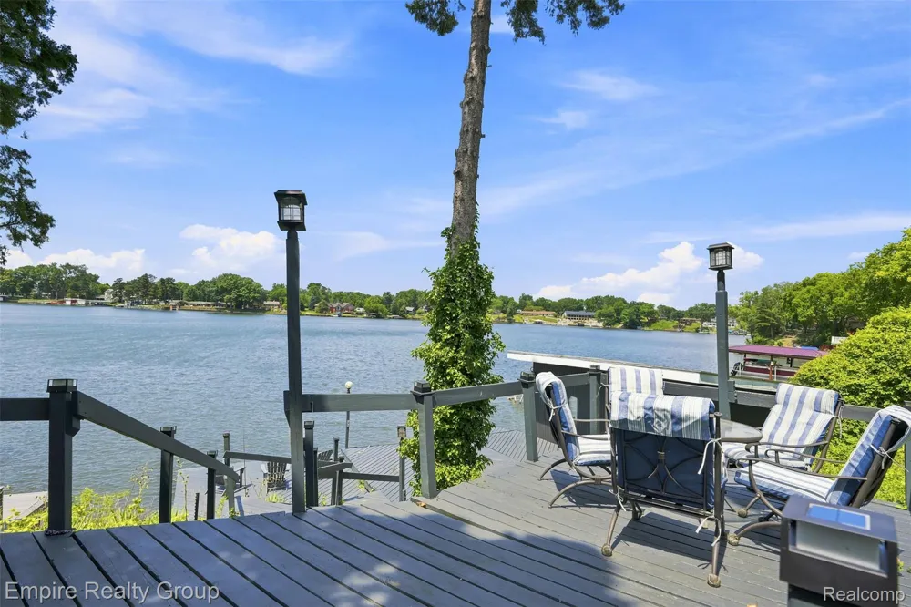 53 Potter Drive Belleville City, MI 48111