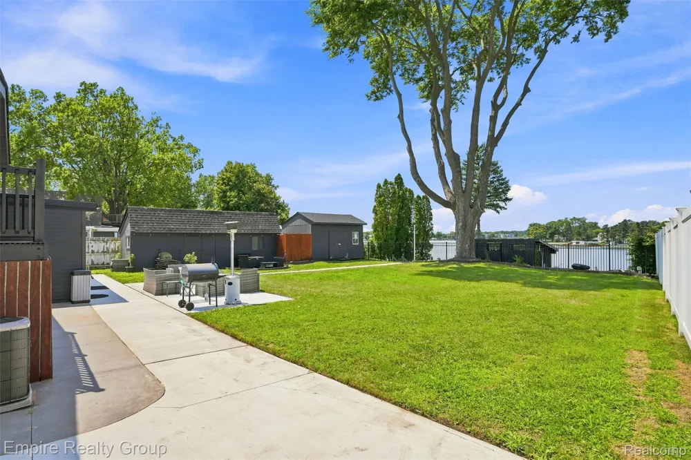 53 Potter Drive Belleville City, MI 48111