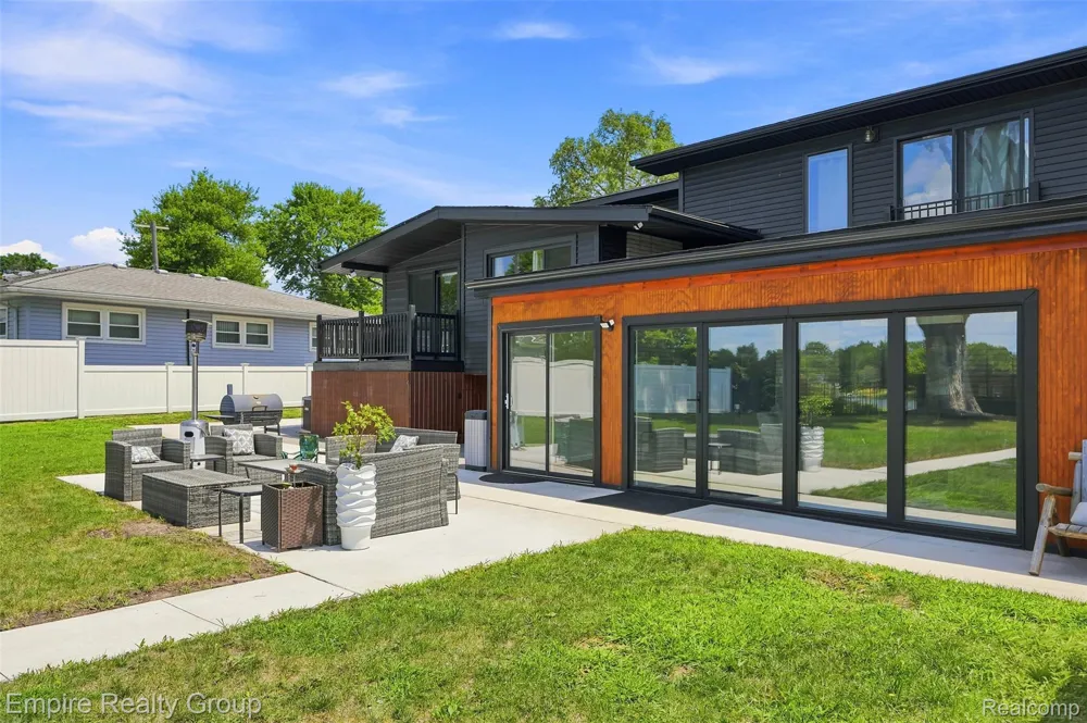 53 Potter Drive Belleville City, MI 48111