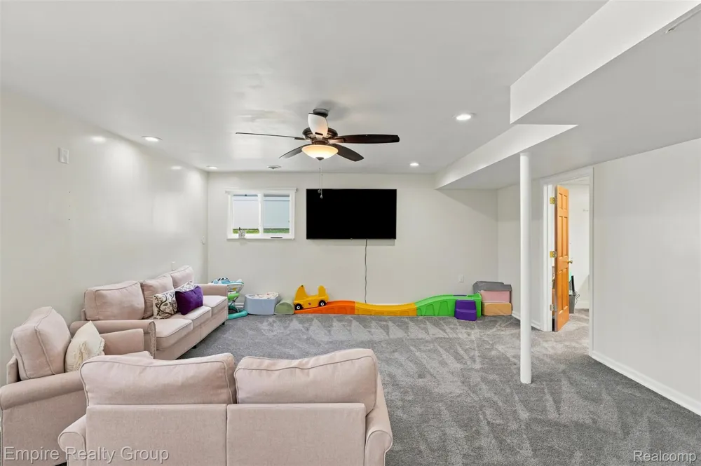 53 Potter Drive Belleville City, MI 48111